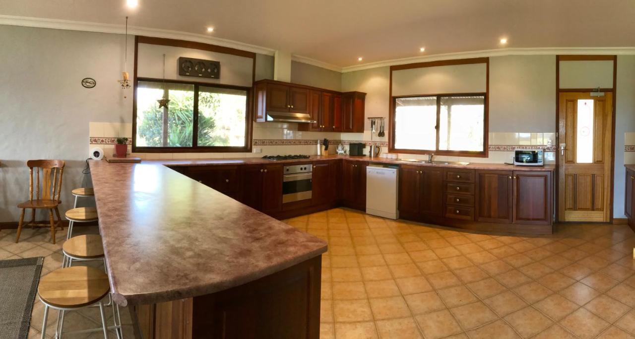 Emu Bay Bee'S Place - 3 Bedroom Home On 10 Acres Of Land With Distant Ocean Views מראה חיצוני תמונה